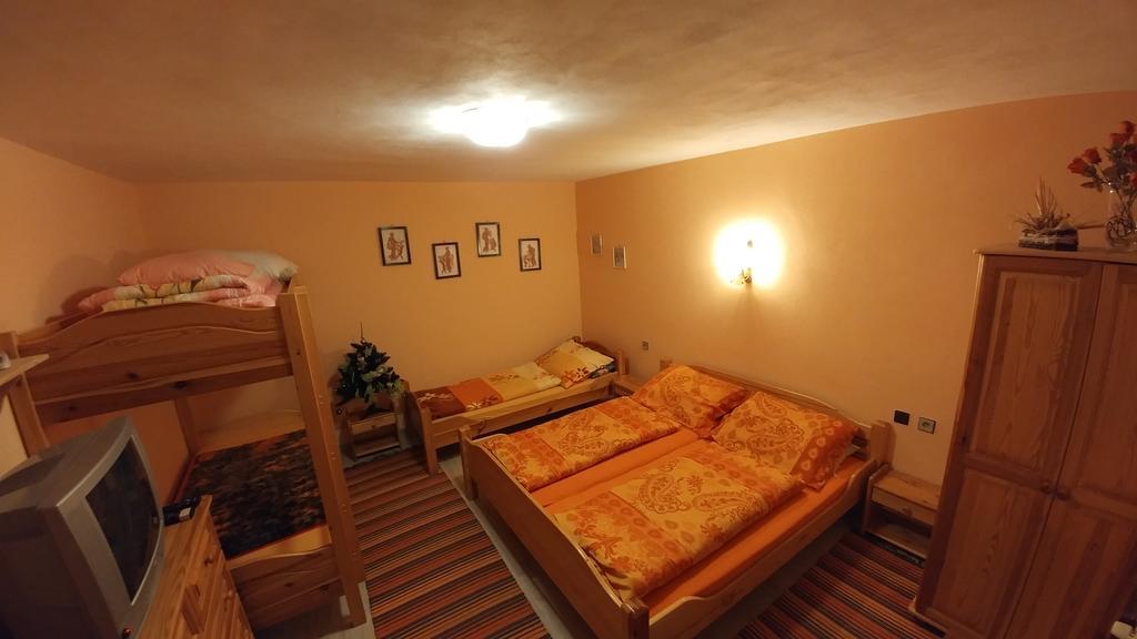 Privat U Zdenky Hotel Tvrdosin Exterior photo